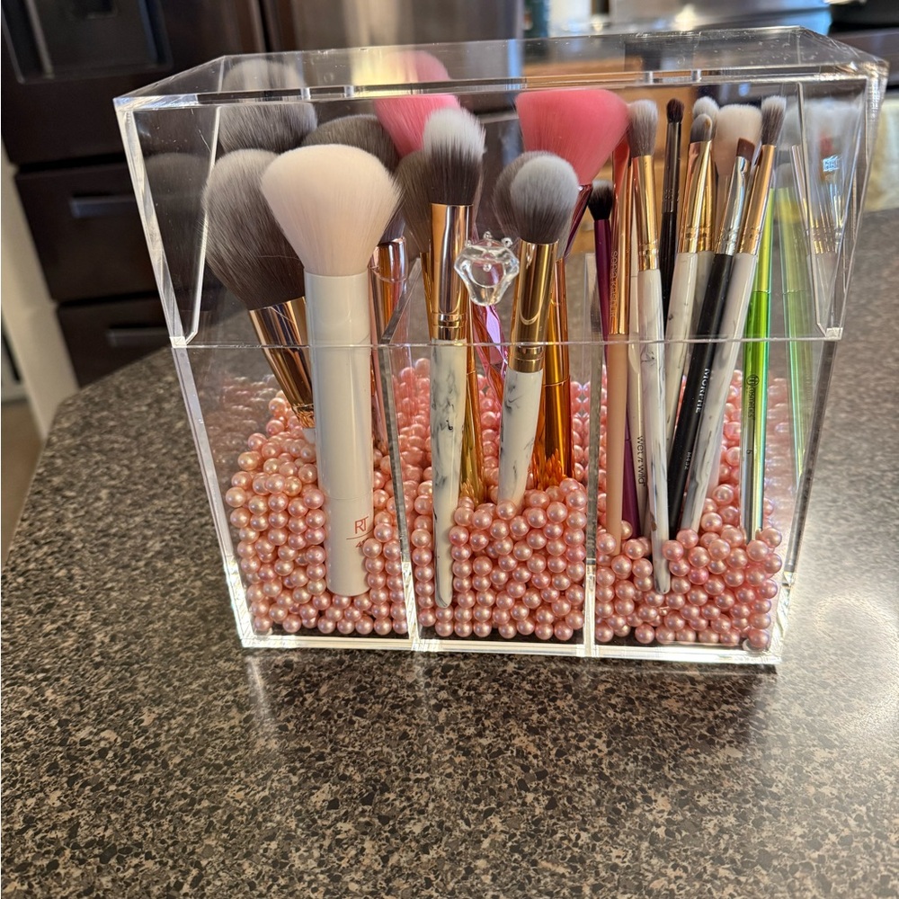 Acrylic Makeup Brush Holder with Pink Beads